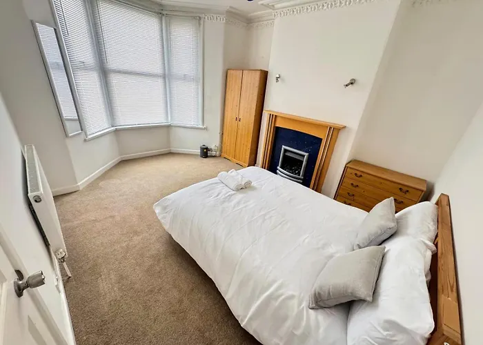 Bright & Cozy Private Room Near Bristol City Centre
